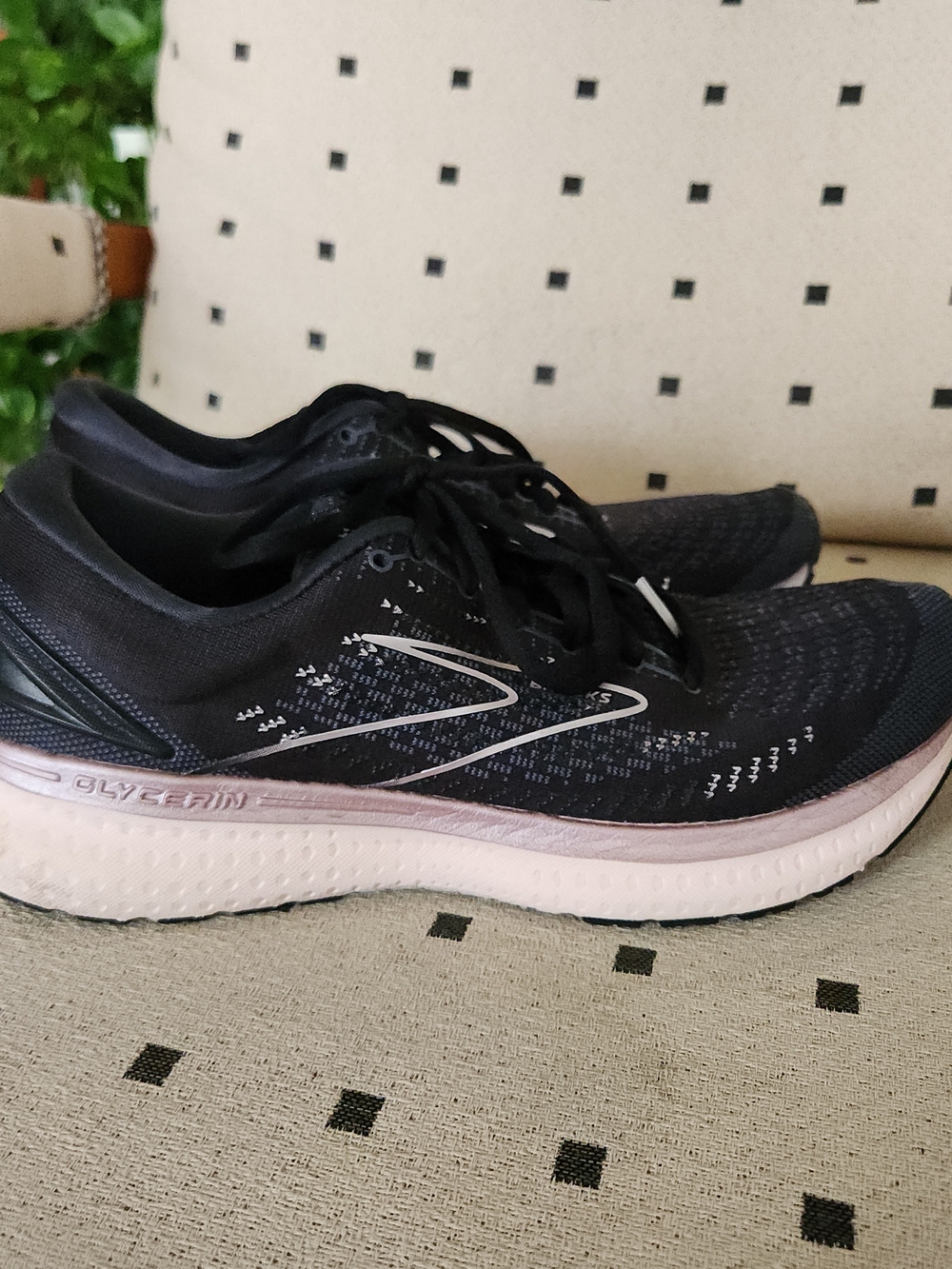 Brooks Glycerin GTS 19 Running Sneakers Black with metallic Rose 9